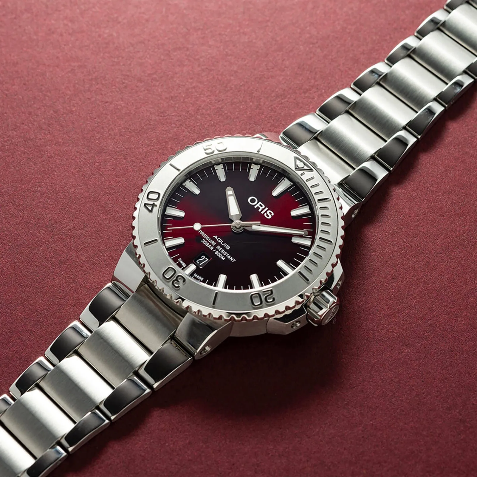 Aquis Date Relief Cherry Edition (43.5mm)