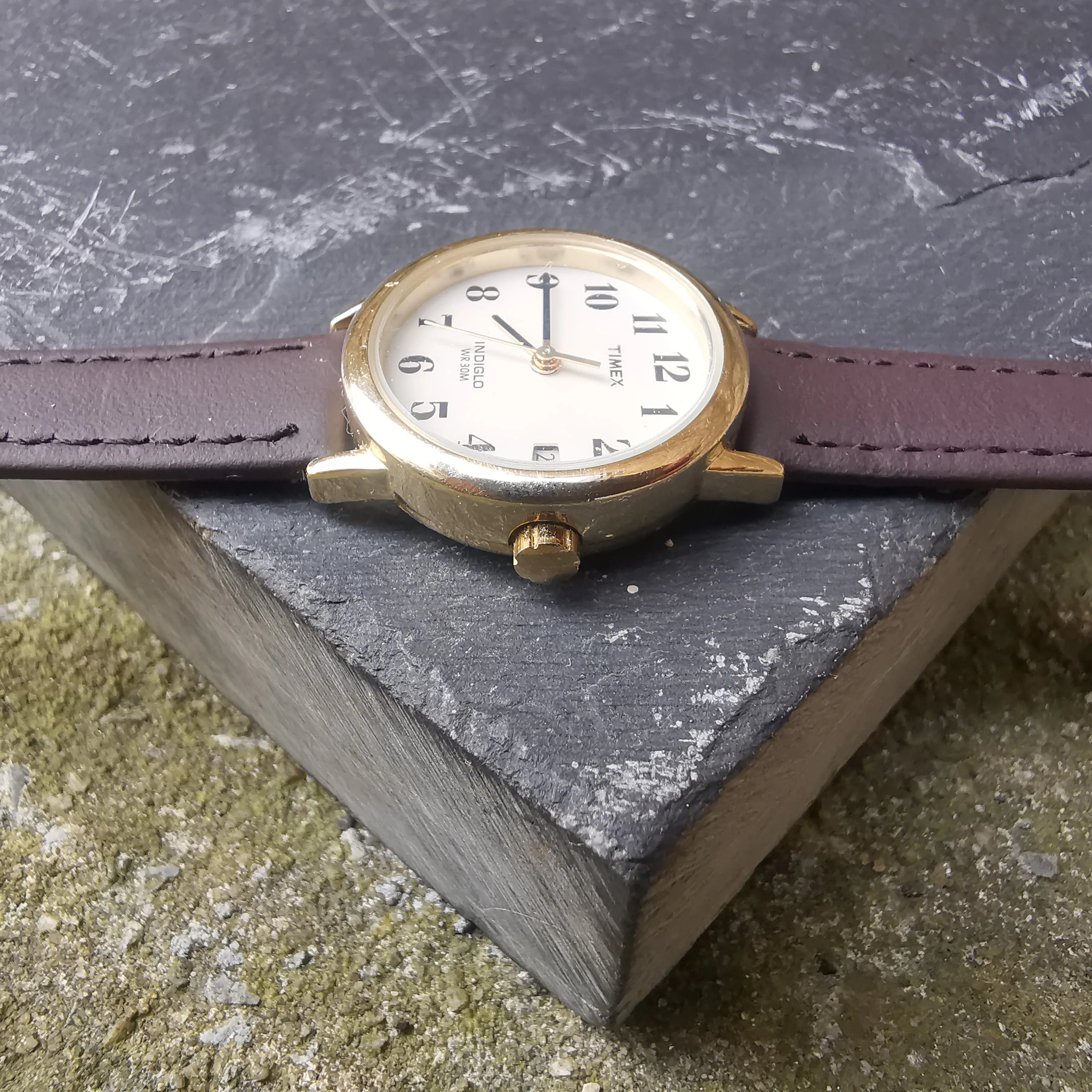 Vintage Women's Gold Plated Timex Quartz Watch // With Genuine Brown Leather Straplay